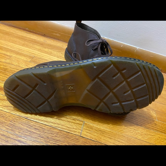 Dr. Martens - Sussex bear track chukka boots